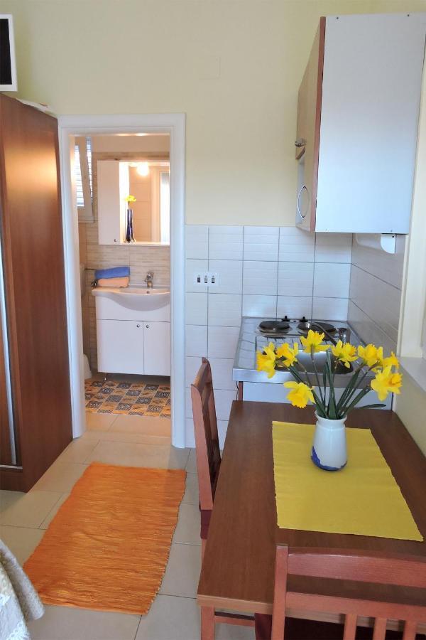 Apartments By The Sea Veli Rat, Dugi Otok - 436 Buitenkant foto